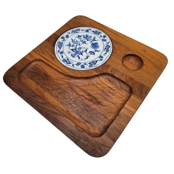 Vtg Dolphin Teakwood Danube Charcuterie Tray Porcelain Square Blue Onion Tile - Picture 1 of 7